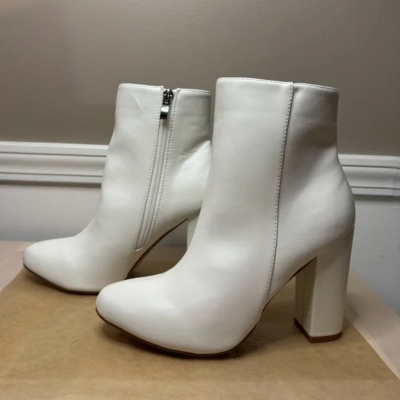 PrettyLittleThing Elegant White Ankle Boots - Picture 1 of 7